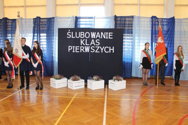 Uroczyste ślubowanie klas pierwszych